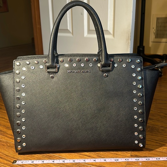 Michael Kors large Selma Studded Saffiano purse  NWT. black leather - Picture 1 of 11